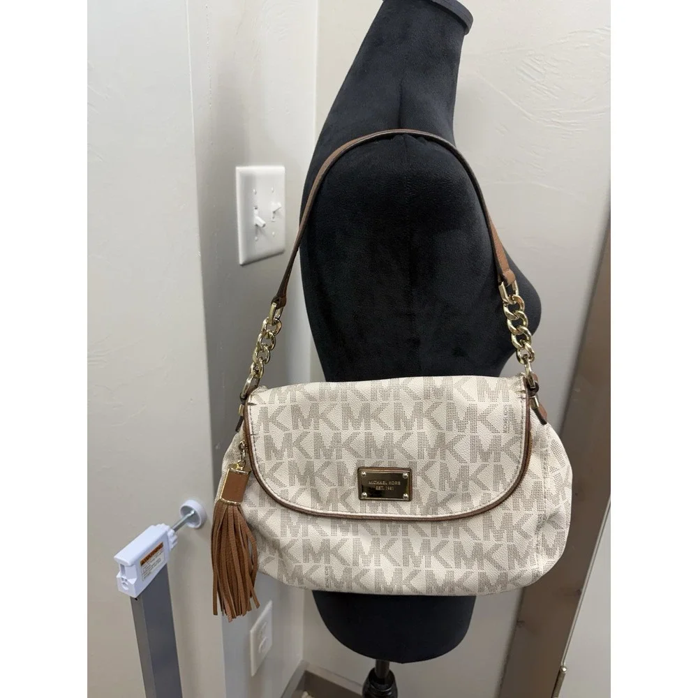 Michael Kors White Jet Set Item Signature Medium Tassel Flip Top Shoulder Bag